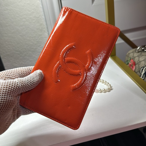 Authentic 🌸Chanel 🌸Orange Patent Leather wallet - Picture 13 of 17